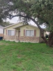 901 N Terry St, Rockport, TX 78382