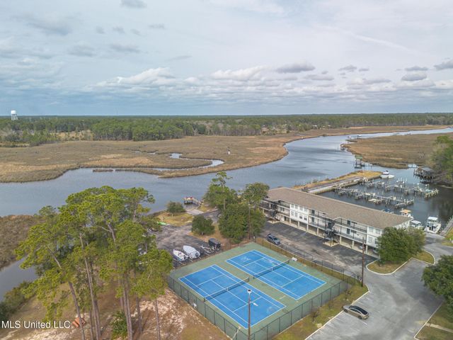 3230 Cumberland Road, 201, Ocean Springs, MS 39564