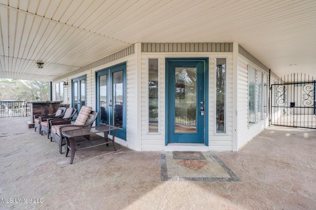 3230 Cumberland Road, 201, Ocean Springs, MS 39564