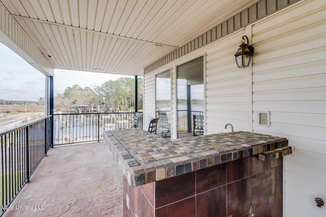 3230 Cumberland Road, 201, Ocean Springs, MS 39564