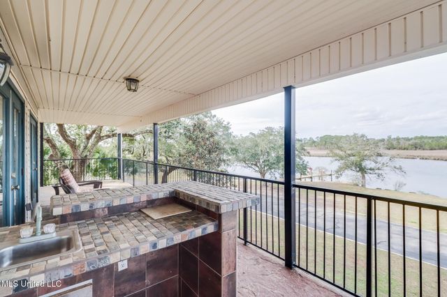 3230 Cumberland Road, 201, Ocean Springs, MS 39564