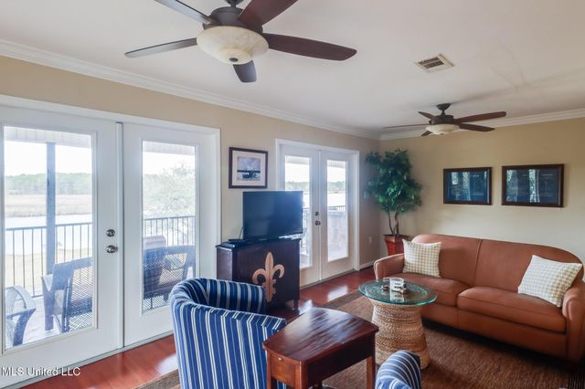 3230 Cumberland Road, 201, Ocean Springs, MS 39564