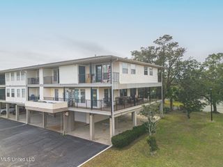 3230 Cumberland Road, 201, Ocean Springs, MS 39564