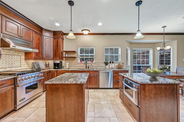 101 Oak Drive, Friendswood, TX 77546