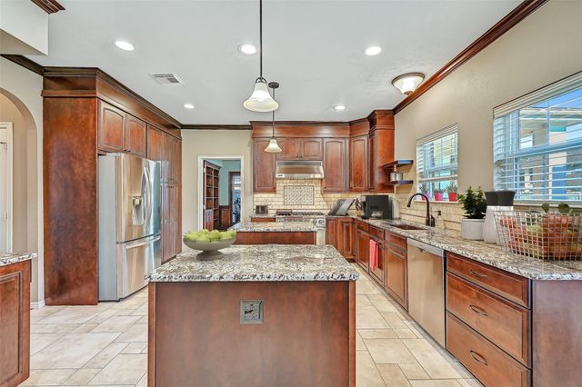 101 Oak Drive, Friendswood, TX 77546