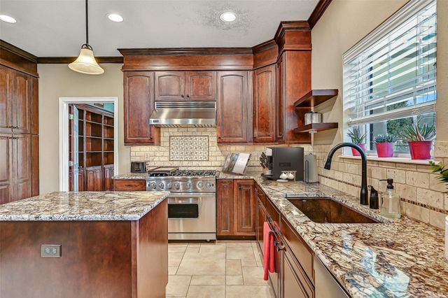 101 Oak Drive, Friendswood, TX 77546