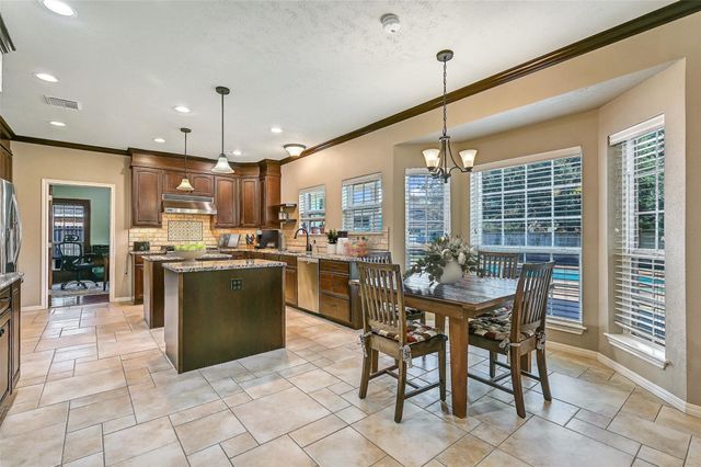 101 Oak Drive, Friendswood, TX 77546