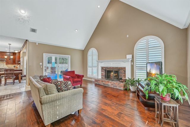 101 Oak Drive, Friendswood, TX 77546