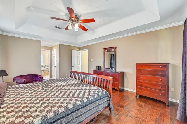 101 Oak Drive, Friendswood, TX 77546