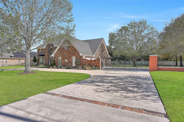 101 Oak Drive, Friendswood, TX 77546