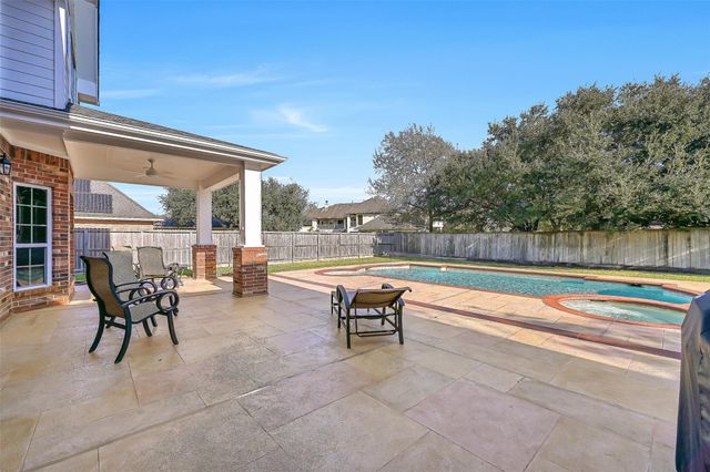 101 Oak Drive, Friendswood, TX 77546