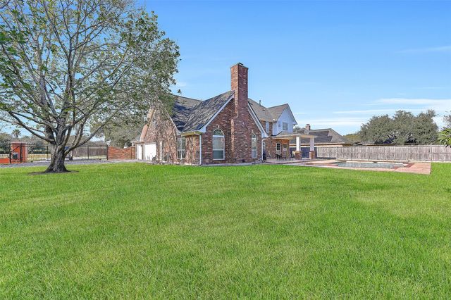 101 Oak Drive, Friendswood, TX 77546