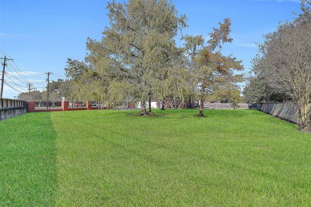 101 Oak Drive, Friendswood, TX 77546