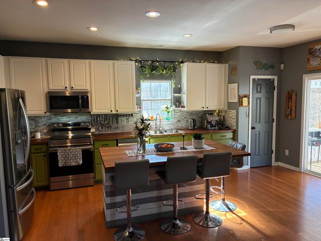 226 N Orchard Farms Avenue, Simpsonville, SC 29681