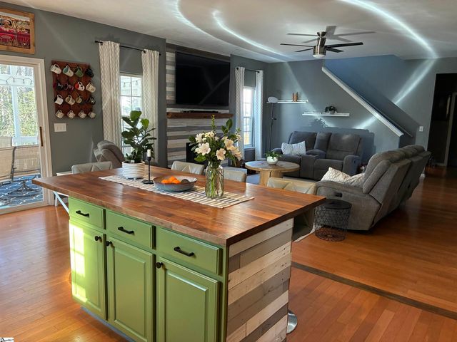 226 N Orchard Farms Avenue, Simpsonville, SC 29681