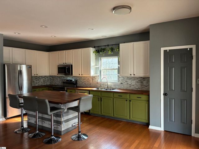 226 N Orchard Farms Avenue, Simpsonville, SC 29681