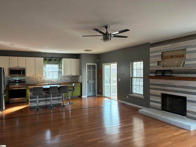 226 N Orchard Farms Avenue, Simpsonville, SC 29681