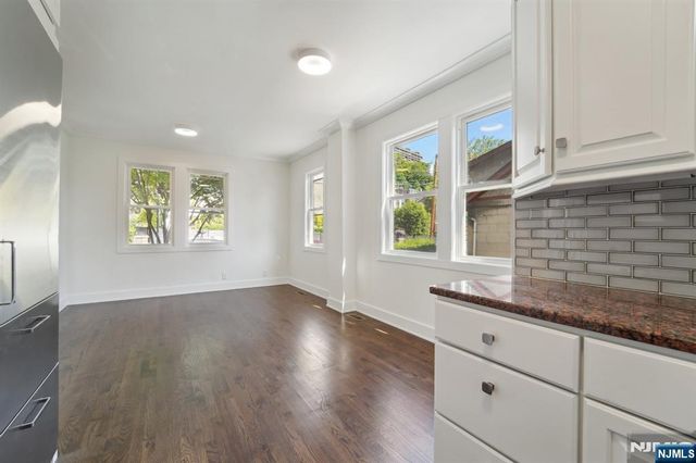 7 Rockwood Place, Edgewater, NJ 07020