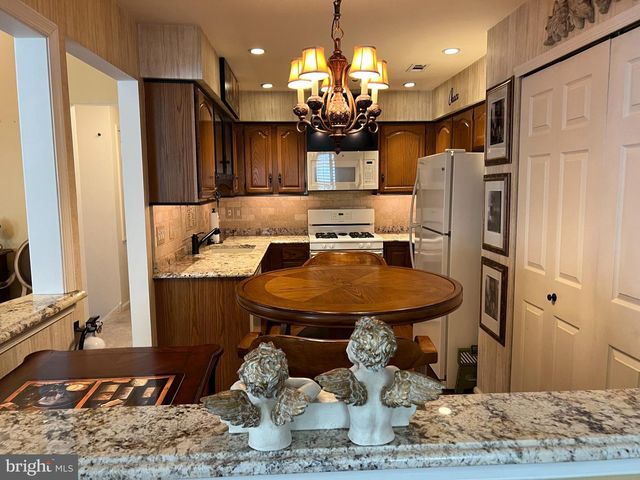 205 SWEETWATER DR, Cinnaminson, NJ 08077
