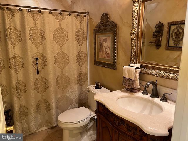 205 SWEETWATER DR, Cinnaminson, NJ 08077
