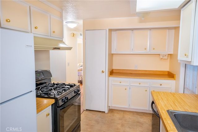 720 W Santa Maria Space 14, Santa Paula, CA 93060