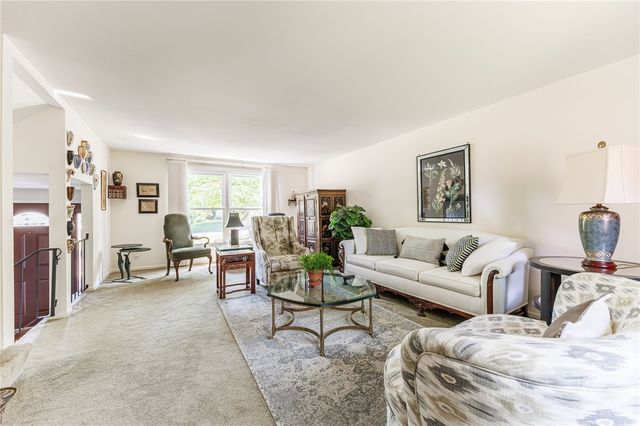 52 Parkridge Drive, Pittsford, NY 14534