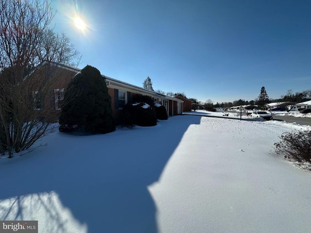 10829 OAK VALLEY DR, Hagerstown, MD 21740