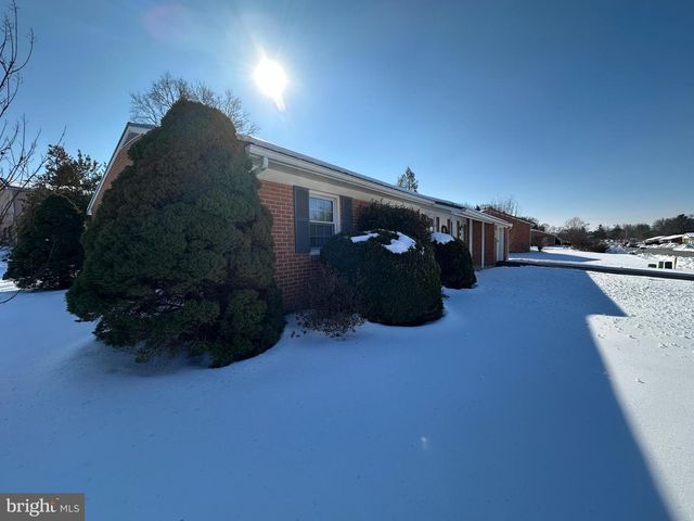 10829 OAK VALLEY DR, Hagerstown, MD 21740