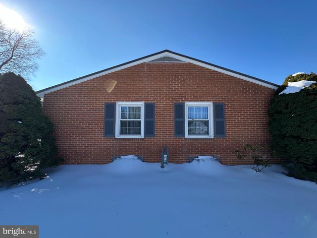 10829 OAK VALLEY DR, Hagerstown, MD 21740