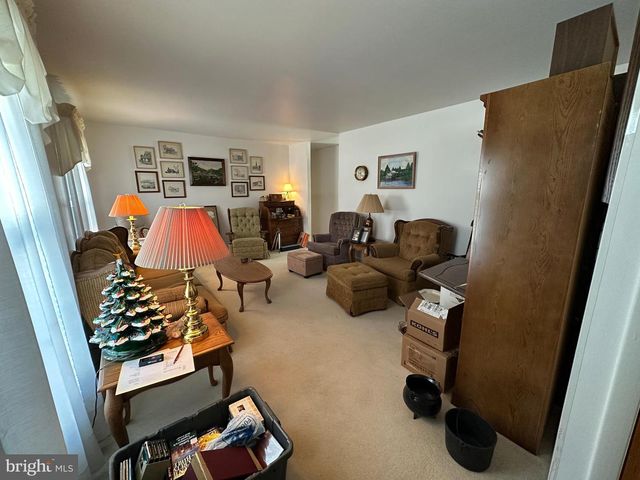 10829 OAK VALLEY DR, Hagerstown, MD 21740