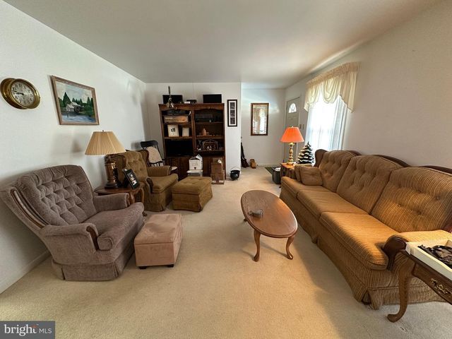 10829 OAK VALLEY DR, Hagerstown, MD 21740