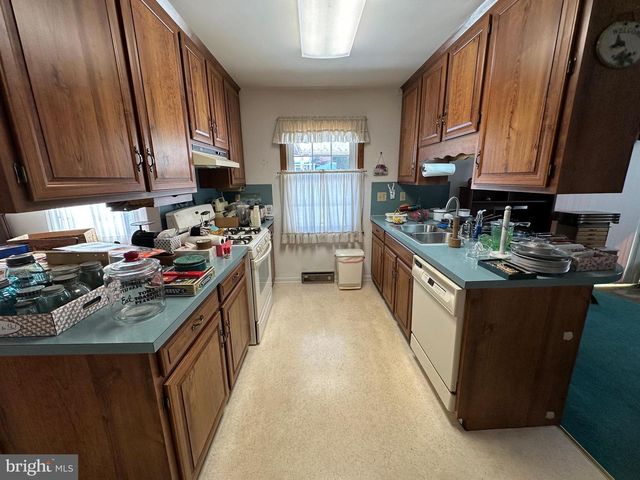 10829 OAK VALLEY DR, Hagerstown, MD 21740