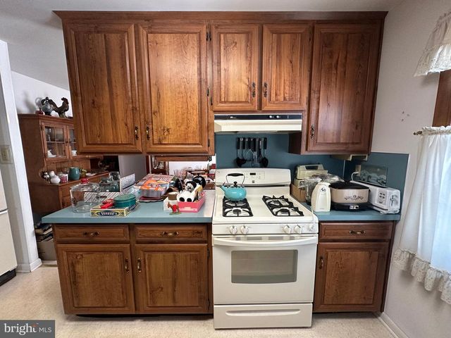 10829 OAK VALLEY DR, Hagerstown, MD 21740