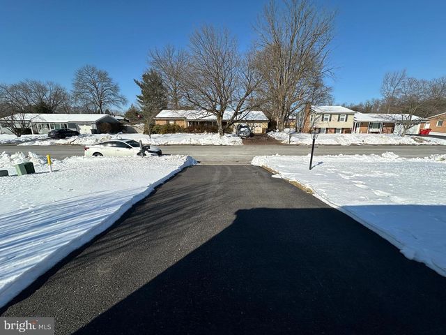 10829 OAK VALLEY DR, Hagerstown, MD 21740