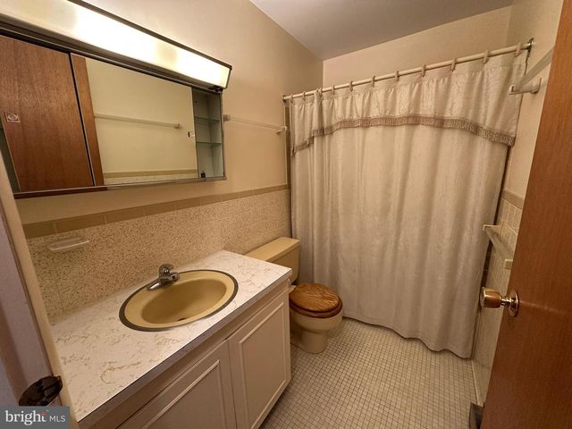 10829 OAK VALLEY DR, Hagerstown, MD 21740