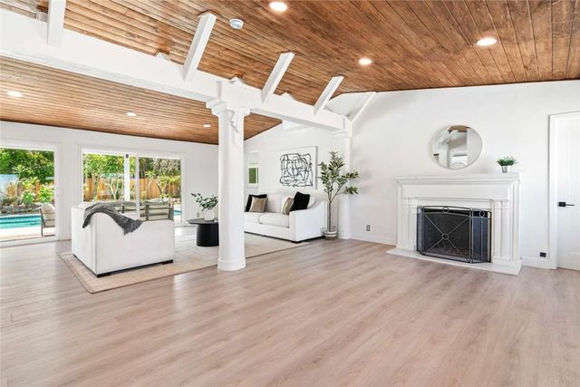 1065 E Sunny Dunes Road, Palm Springs, CA 92264
