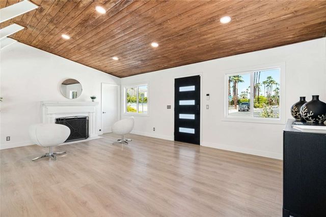 1065 E Sunny Dunes Road, Palm Springs, CA 92264