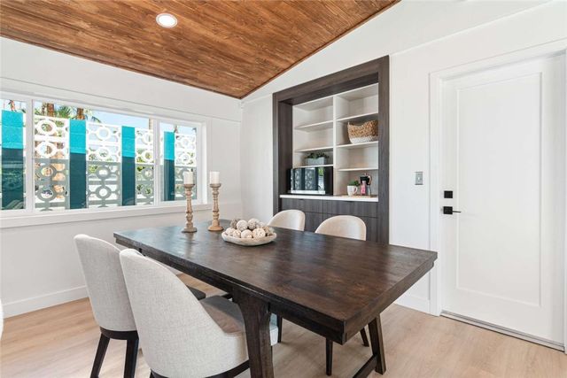 1065 E Sunny Dunes Road, Palm Springs, CA 92264