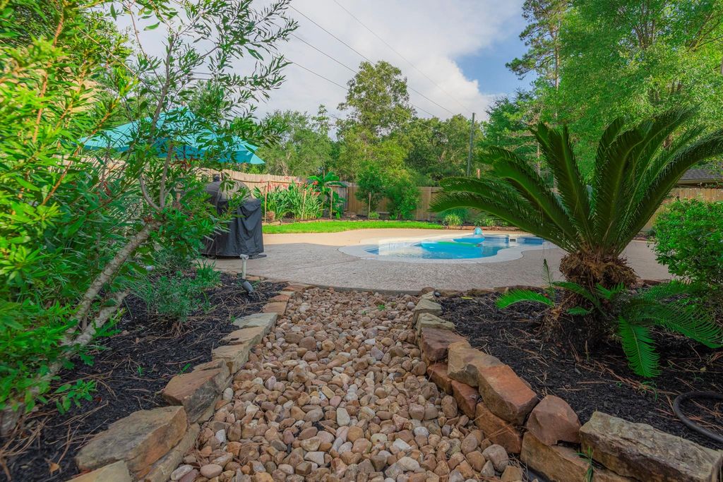 10 Delphinium Place, The Woodlands, TX 77382