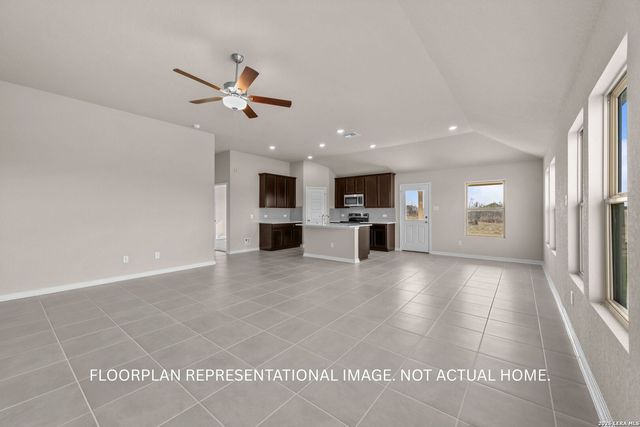116 PRESCOTT DR, Floresville, TX 78114