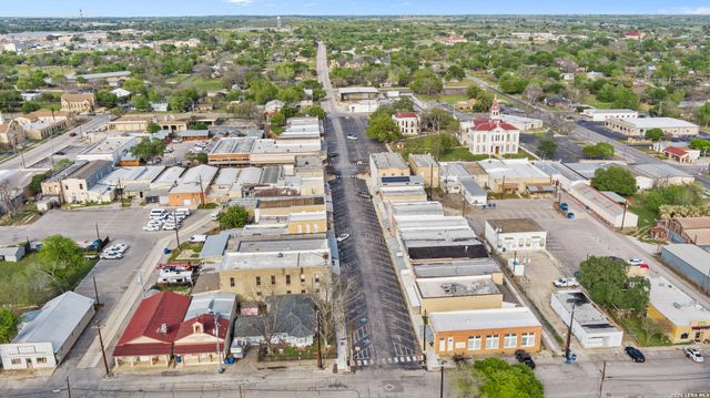 116 PRESCOTT DR, Floresville, TX 78114