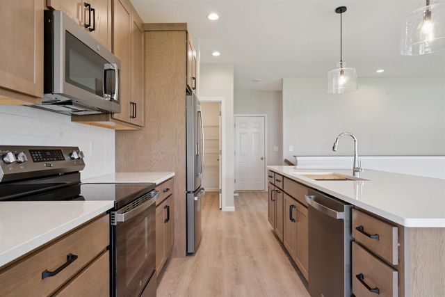 135 Sunbird Court, Waterloo, IA 50701