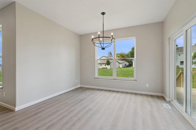 135 Sunbird Court, Waterloo, IA 50701