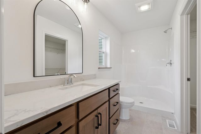 135 Sunbird Court, Waterloo, IA 50701