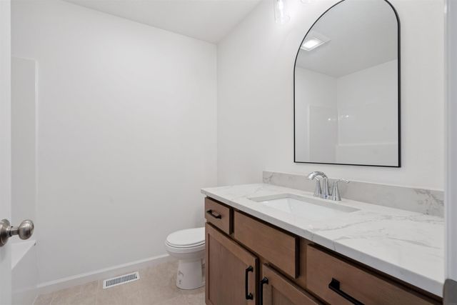 135 Sunbird Court, Waterloo, IA 50701