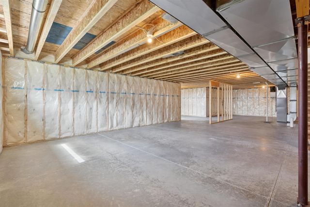 135 Sunbird Court, Waterloo, IA 50701