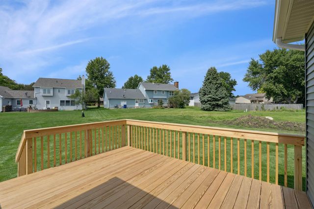 135 Sunbird Court, Waterloo, IA 50701