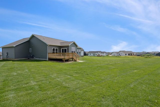 135 Sunbird Court, Waterloo, IA 50701