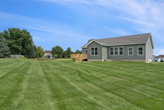 135 Sunbird Court, Waterloo, IA 50701