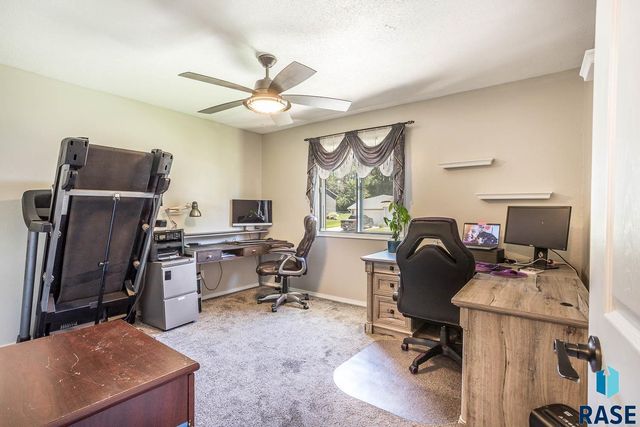 117 S Cardinal Dr, Brandon, SD 57005